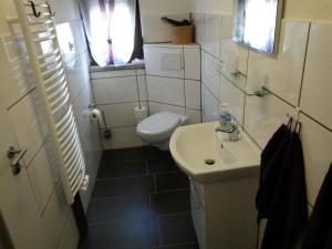 Koupelna v ubytování Ferienhaus Bernhardine + 9 fotografií