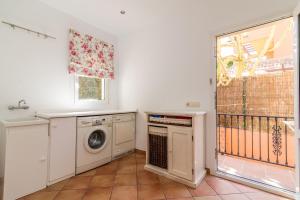 A kitchen or kitchenette at Benalmádena Coast Villa