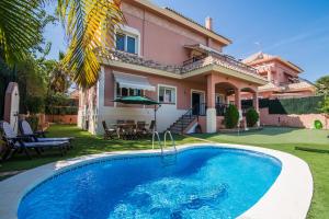 The swimming pool at or close to Benalmádena Coast Villa