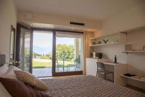 A bed or beds in a room at Villa La Rosa B&B