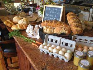 eine Theke mit Eiern und Brot und Teigtaschen darauf in der Unterkunft Cold Moon Farm B&B in Jamaica