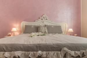 A bed or beds in a room at CASA DELL'ARTISTA