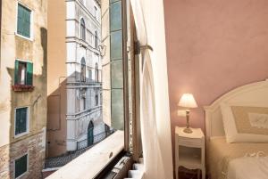 A bed or beds in a room at CASA DELL'ARTISTA