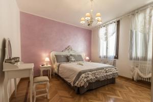 A bed or beds in a room at CASA DELL'ARTISTA