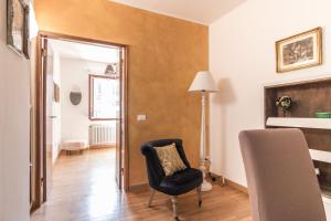 A seating area at CASA DELL'ARTISTA