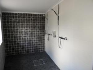 Koupelna v ubytování Hotel Villa Schneverdingen + 37 fotografií