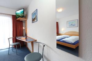 Säng eller sängar i ett rum på Hotel Garni Domino