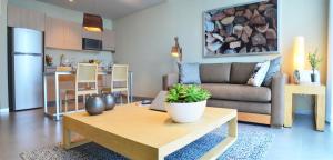 a living room filled with furniture and a table at Stadia Suites Mexico City Santa Fe in Mexico City