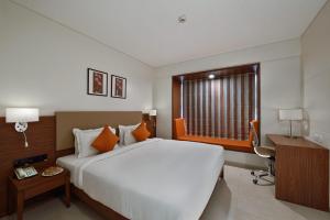 Postel nebo postele na pokoji v ubytování Krishna Palace Hotel - Ambernath