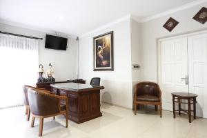 TV/trung tâm giải trí tại RedDoorz Plus near Adisucipto Airport 2