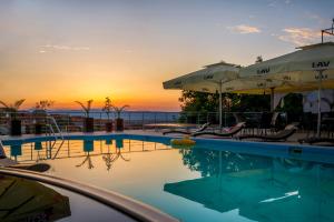 Bazén v ubytovaní Hotel Tami Residence alebo v jeho blízkosti