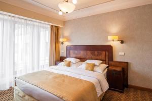 Postel nebo postele na pokoji v ubytování Majestic Plaza Hotel Prague