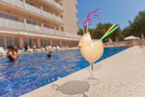 The swimming pool at or close to azuLine Hotel Bahamas y Bahamas II