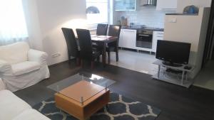 Kuchyňa alebo kuchynka v ubytovaní Apartament Nadmorski Jelitkowo