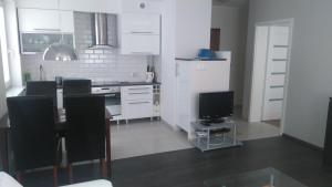 Kuchyňa alebo kuchynka v ubytovaní Apartament Nadmorski Jelitkowo + 6 fotografií