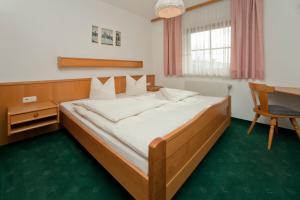 Postel nebo postele na pokoji v ubytování Pension Garni Appartement Ortner