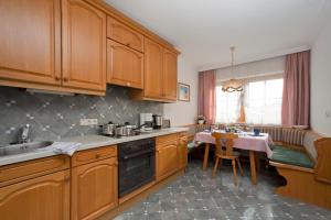Kuchyň nebo kuchyňský kout v ubytování Pension Garni Appartement Ortner