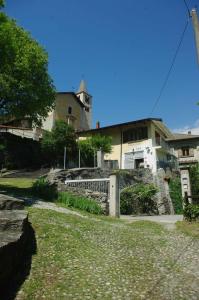 a house on a hill with a building at B&B Sanpancrazio in Vale