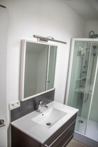 A bathroom at Jules place