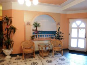 a room with three chairs and a counter with a mirror at Villa Hawaii in Rapotín