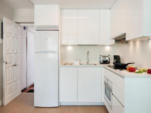 A kitchen or kitchenette at Beachfront Apartment Siesta 21 San Agustin Playa by VillaGranCanaria