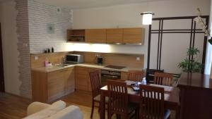 Kuchyňa alebo kuchynka v ubytovaní Apartament Bambusowy