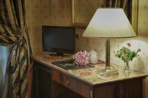 TV a/nebo společenská místnost v ubytování Hotel Cilicia