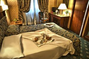 Postel nebo postele na pokoji v ubytování Hotel Cilicia