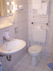 Ein Badezimmer in der Unterkunft Mein Vierjahreszeiten Hotel Garni Superior