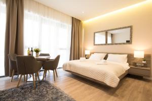 Een bed of bedden in een kamer bij Apartment and Rooms Comfort Zone