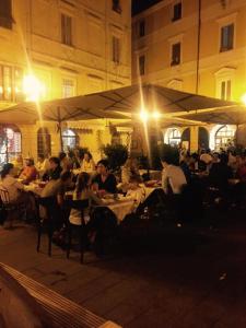 En restaurant eller et spisested på Apartment Sotto Il Santo