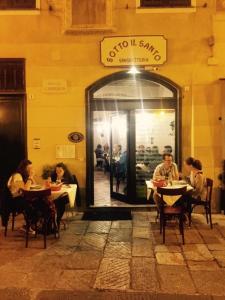 a group of people sitting at tables in a restaurant at Apartment Sotto Il Santo in Orco Feglino