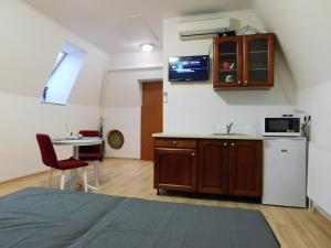 Zdjęcie z galerii obiektu Tulipán Apartman w mieście Balatonalmádi +3 zdjęcia