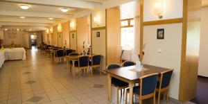 Reštaurácia alebo iné gastronomické zariadenie v ubytovaní Hotel Gold