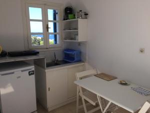 Kuchyň nebo kuchyňský kout v ubytování Tatsis Apartments