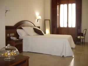 Postel nebo postele na pokoji v ubytování Hotel San Sebastián Hospedería