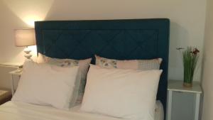 Postel nebo postele na pokoji v ubytování Jure Apartment + 14 fotografií