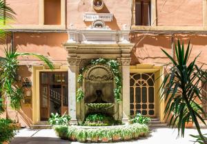 The facade or entrance of Nazionale Palace Suites