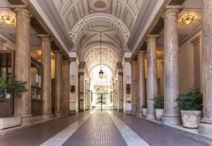 The facade or entrance of Nazionale Palace Suites