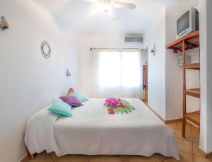Postel nebo postele na pokoji v ubytování Hotel Laguna del Cocodrilo