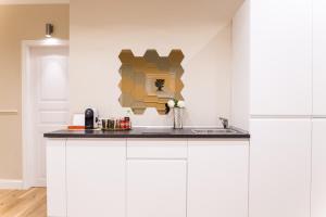 A kitchen or kitchenette at Nazionale Palace Suites