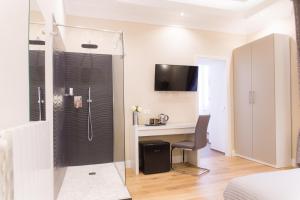 A television and/or entertainment centre at Nazionale Palace Suites