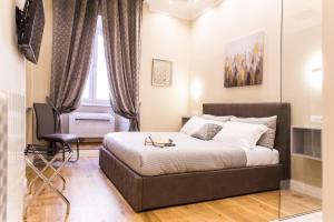 A bed or beds in a room at Nazionale Palace Suites