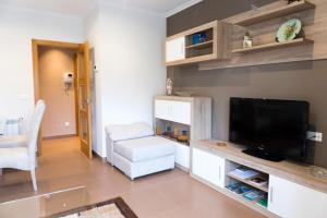 Gallery image of Apartamento El Arce in Foz +8 photos