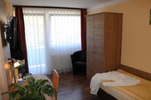 Postel nebo postele na pokoji v ubytování Hotel Brigitte