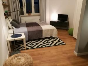 Posteľ alebo postele v izbe v ubytovaní Apartament blisko Centrum
