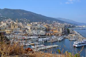 Foto dalla galleria di Appartement Casaluna - Casadibastia - Vue mer Citadelle a Bastia