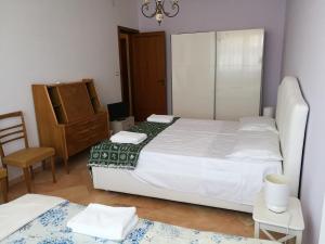Postel nebo postele na pokoji v ubytování B&B Domus Lupiae