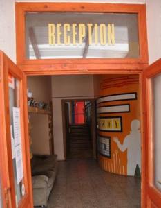 The lobby or reception area at Hullam Hostel