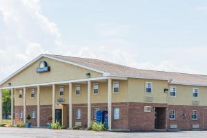 an image of a hotel at Days Inn by Wyndham Amherst in Amherst
